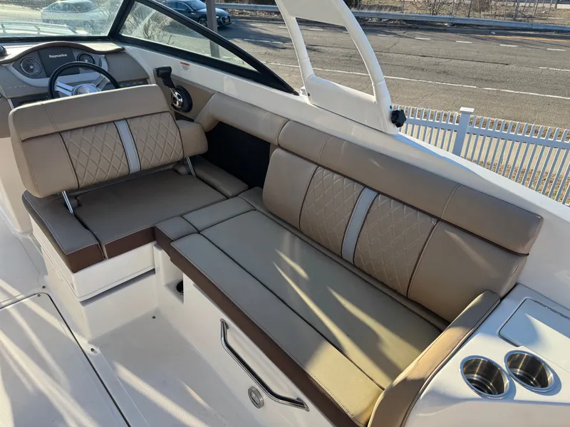 Slide: The Image of Sea Ray SDX 270 2016 - 33