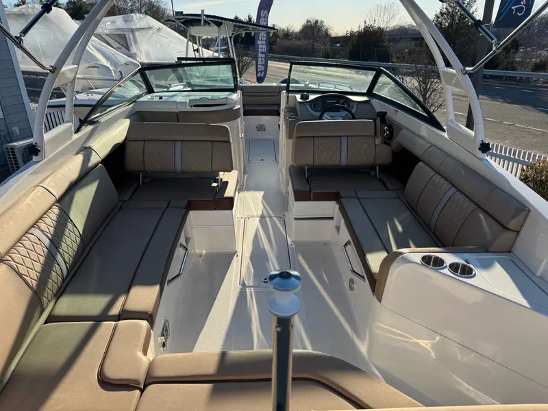 Slide: The Image of Sea Ray SDX 270 2016 - 36