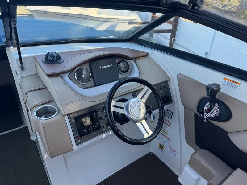 Slide: The Image of Sea Ray SDX 270 2016 - 8