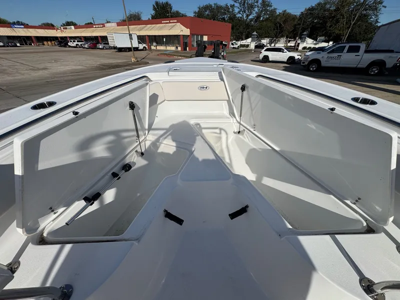 Slide: The Image of Sea Hunt Ultra 219 2026 - 12