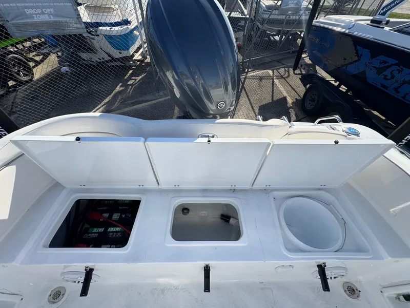 Slide: The Image of Sea Hunt Ultra 219 2026 - 15