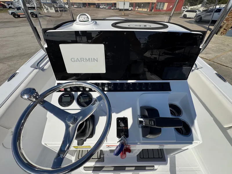 Slide: The Image of Sea Hunt Ultra 219 2026 - 17