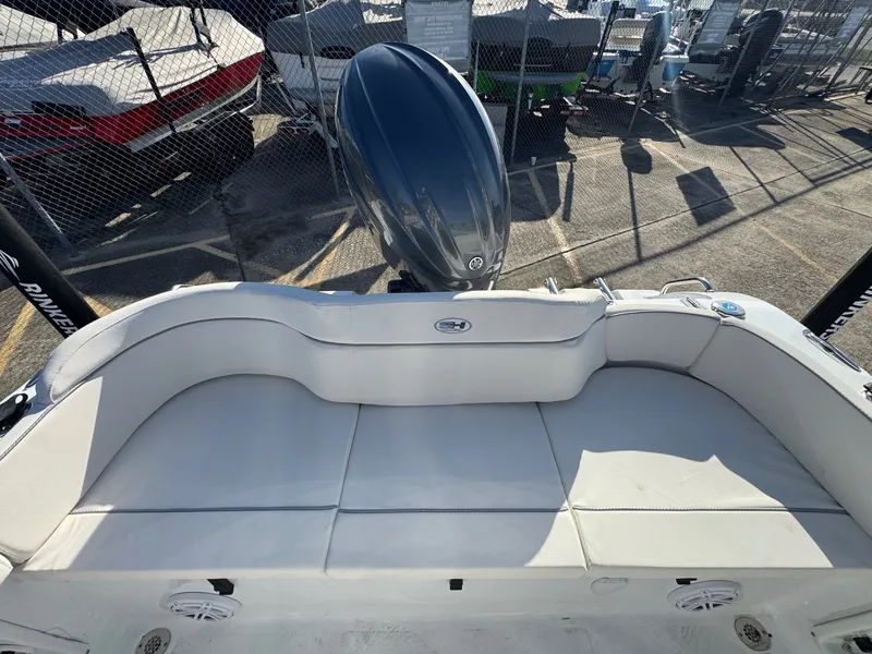 Slide: The Image of Sea Hunt Ultra 219 2026 - 18