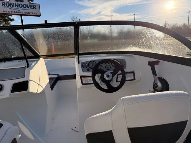 Slide: The Image of Tracker 450 TS 2019 - 5