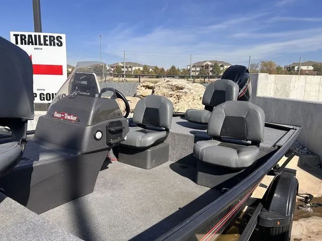 Slide: The Image of Tracker Bass Tracker Classic XL 2023 - 10
