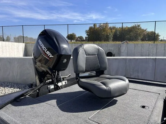 Slide: The Image of Tracker Bass Tracker Classic XL 2023 - 5