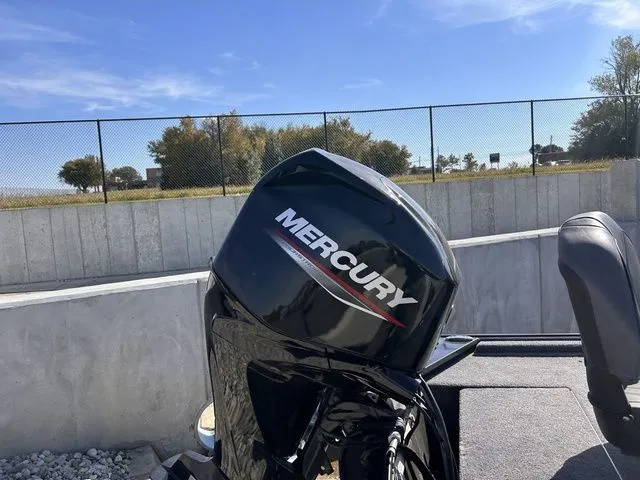 Slide: The Image of Tracker Bass Tracker Classic XL 2023 - 6