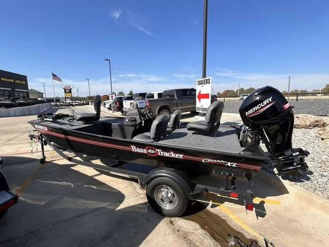 Slide: The Image of Tracker Bass Tracker Classic XL 2023 - 8