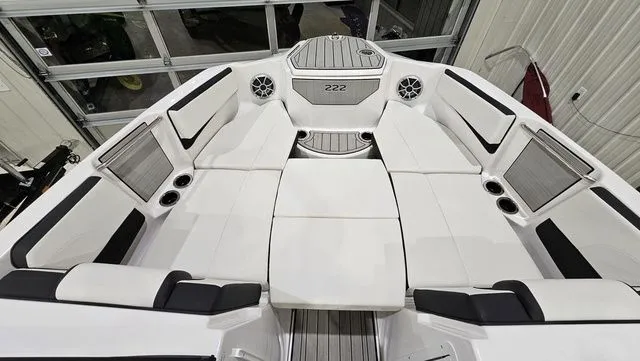 Slide: The Image of Yamaha 222SE 2024 - 18