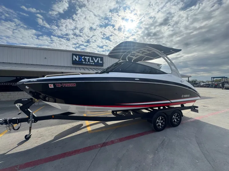 The Image of Yamaha 242 SE 2020 - 1