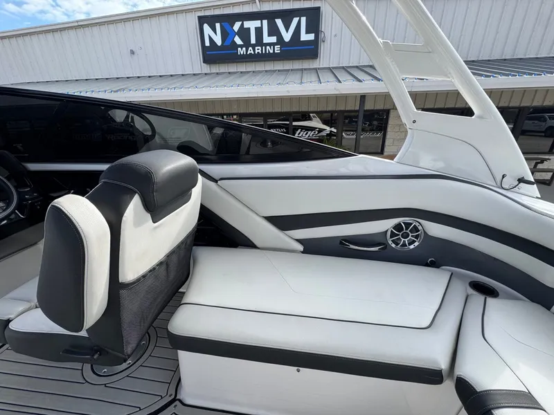 Slide: The Image of Yamaha 242 SE 2020 - 12