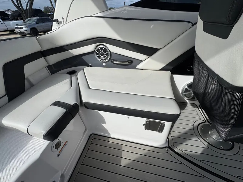 Slide: The Image of Yamaha 242 SE 2020 - 15