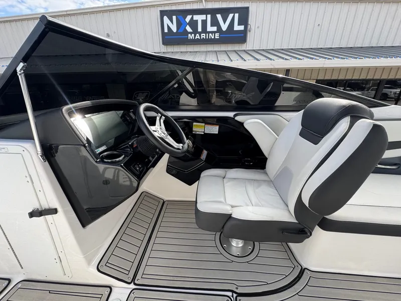 Slide: The Image of Yamaha 242 SE 2020 - 17