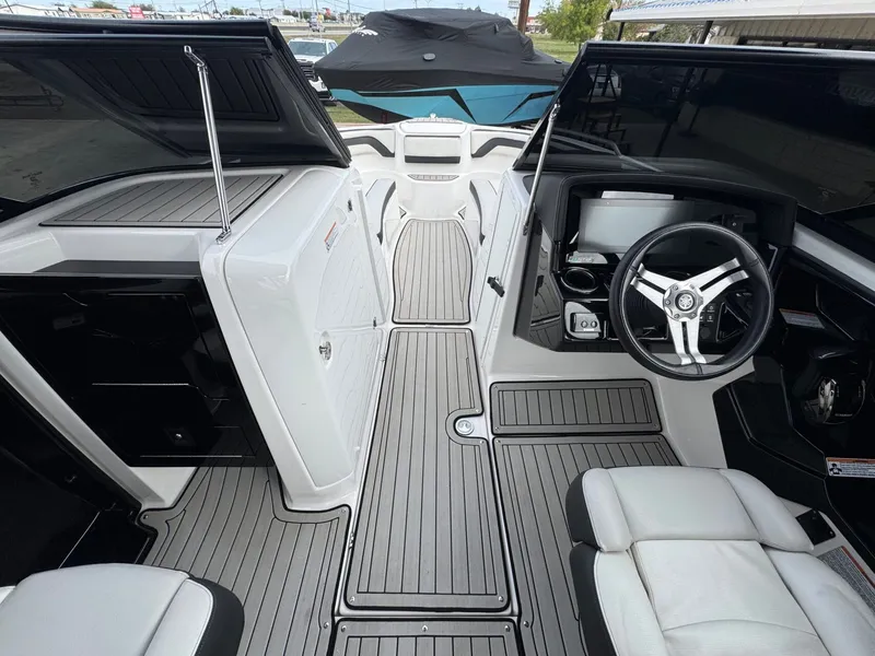 Slide: The Image of Yamaha 242 SE 2020 - 19