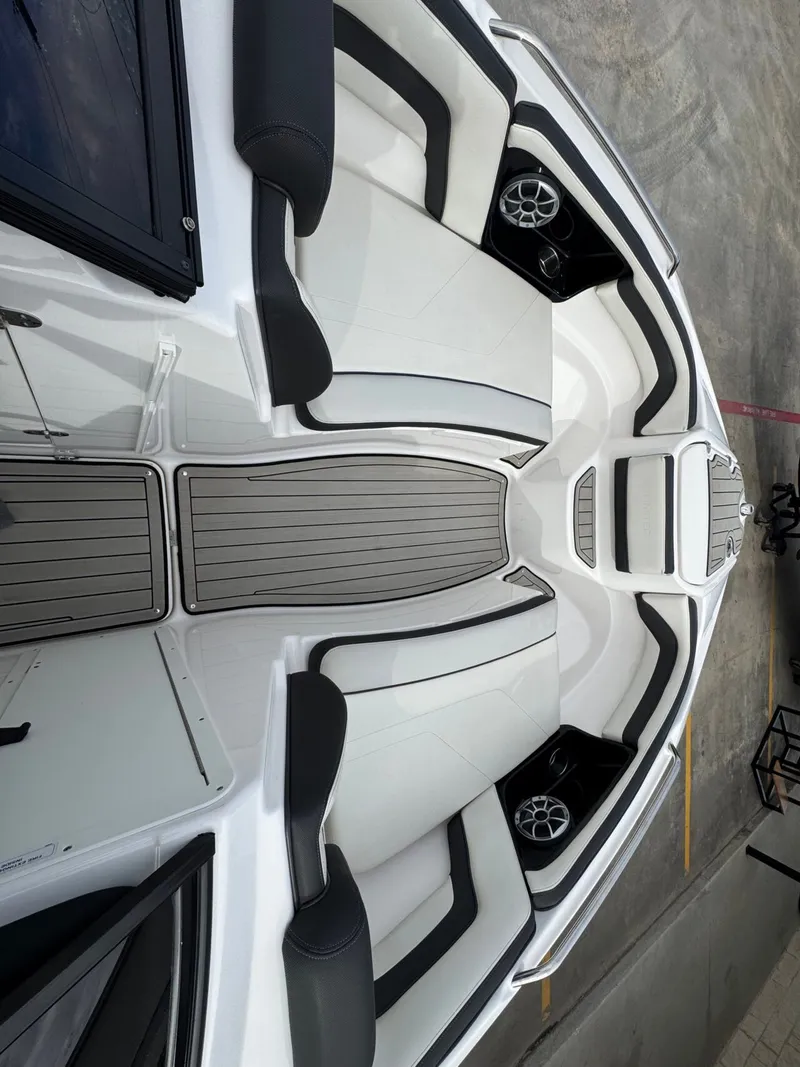 Slide: The Image of Yamaha 242 SE 2020 - 21