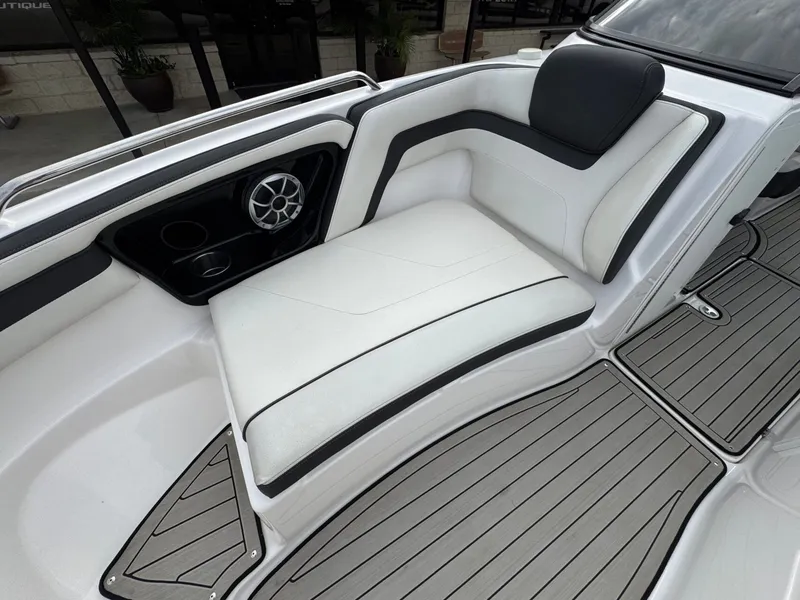 Slide: The Image of Yamaha 242 SE 2020 - 24