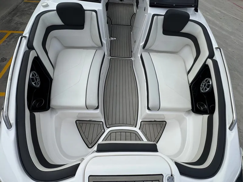 Slide: The Image of Yamaha 242 SE 2020 - 25