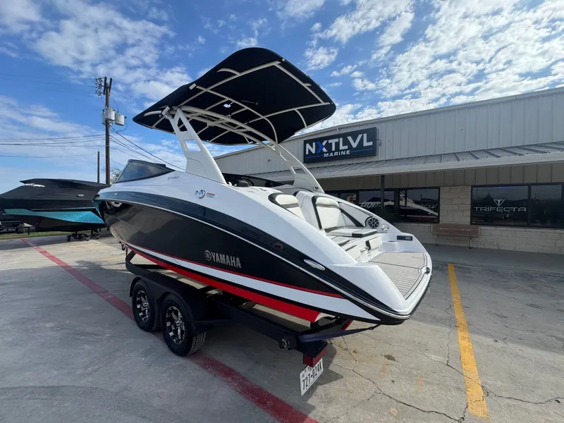 Slide: The Image of Yamaha 242 SE 2020 - 3