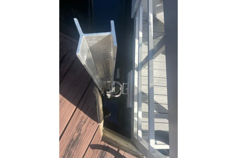 Slide: The Image of Aluminum dock structure by Modern Struktures MS400, 2023, over water. - 15