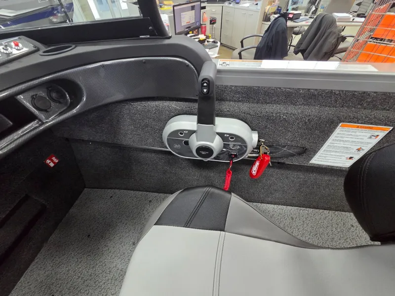 Slide: The Image of Interior of Crestliner 1750 HAWKWT JS 2026 boat. - 16