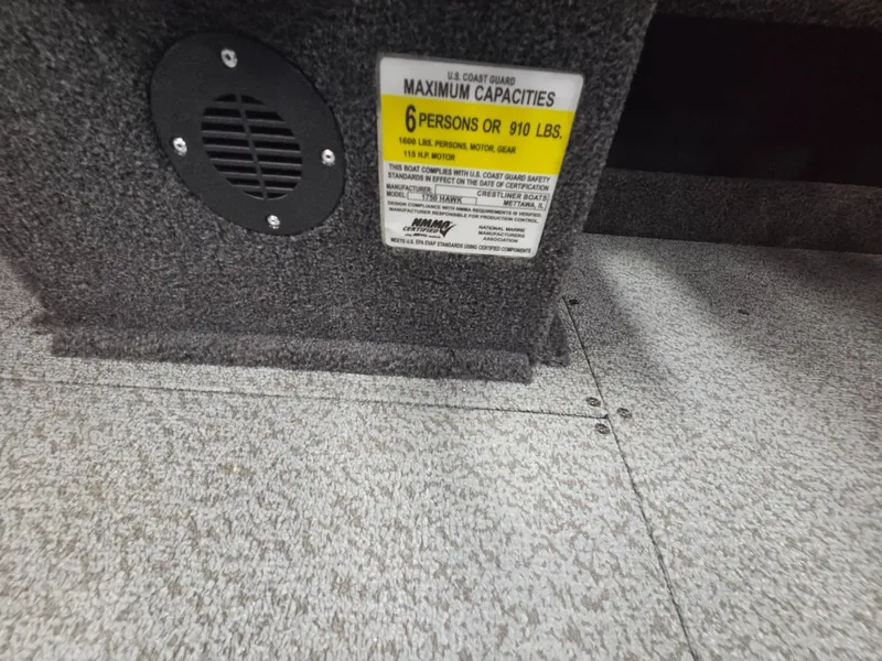 Slide: The Image of Crestliner 1750 HAWKWT JS 2026 boat capacity label, 6 persons or 910 lbs. - 23