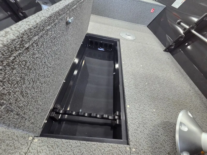 Slide: The Image of Crestliner 1650 Kodiak Tiller 2026 - 13