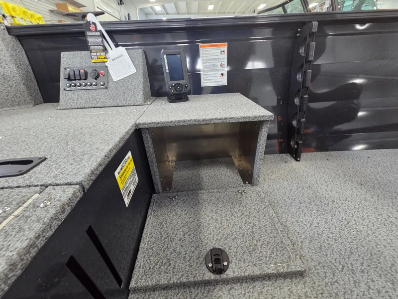 Slide: The Image of Crestliner 1650 Kodiak Tiller 2026 - 16