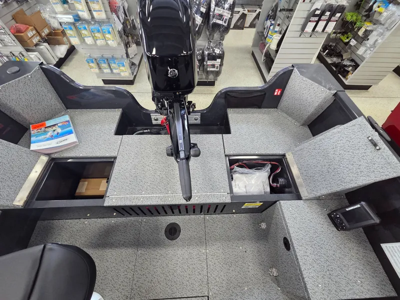 Slide: The Image of Crestliner 1650 Kodiak Tiller 2026 - 17