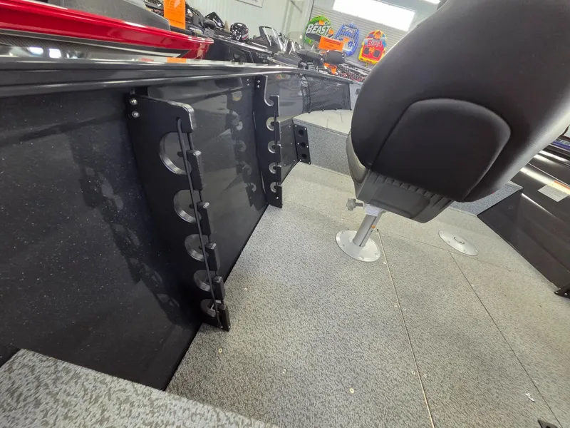 Slide: The Image of Crestliner 1650 Kodiak Tiller 2026 - 18