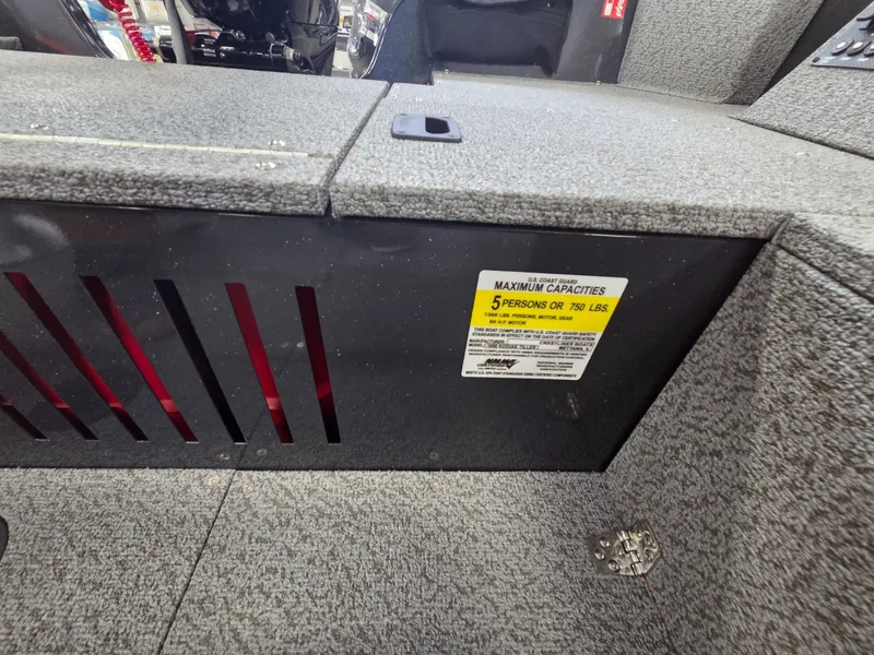 Slide: The Image of Crestliner 1650 Kodiak Tiller 2026 - 19