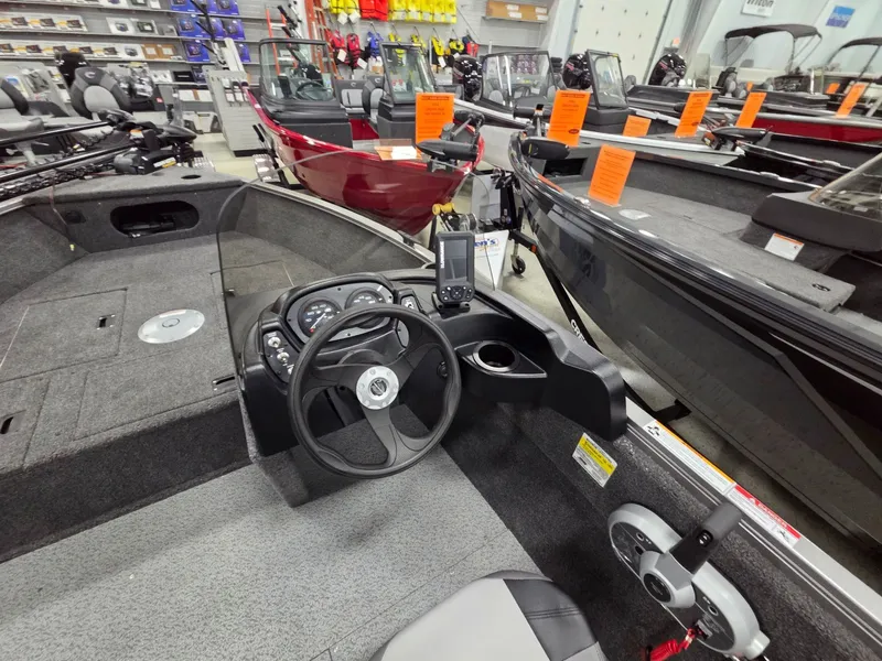 Slide: The Image of Crestliner 1650 Kodiak 2026 - 12