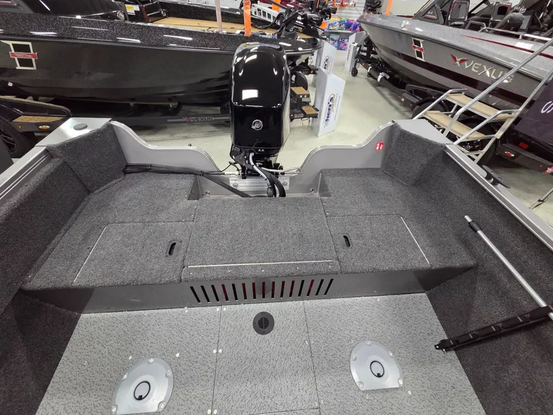 Slide: The Image of Crestliner 1650 Kodiak 2026 - 16