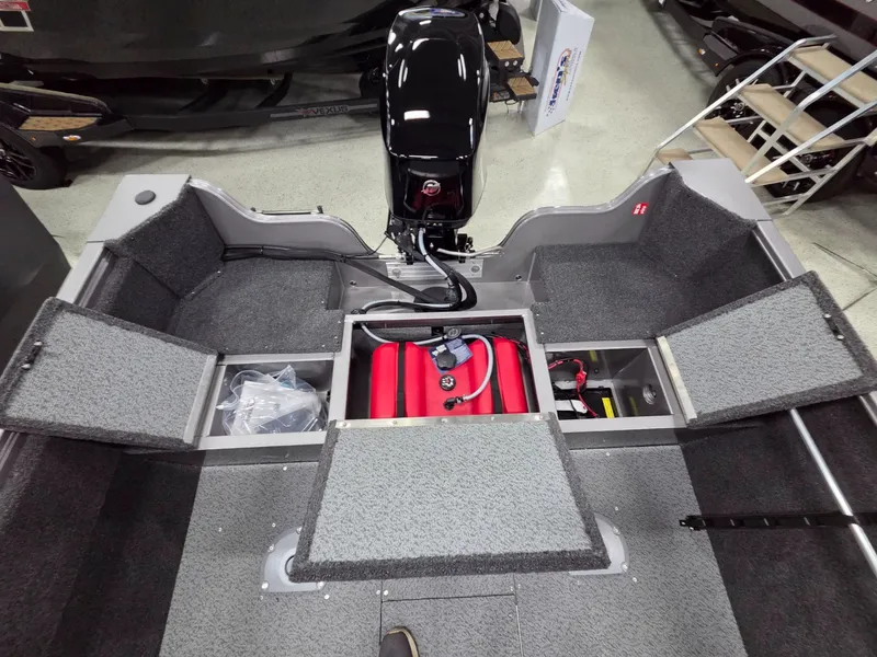 Slide: The Image of Crestliner 1650 Kodiak 2026 - 17