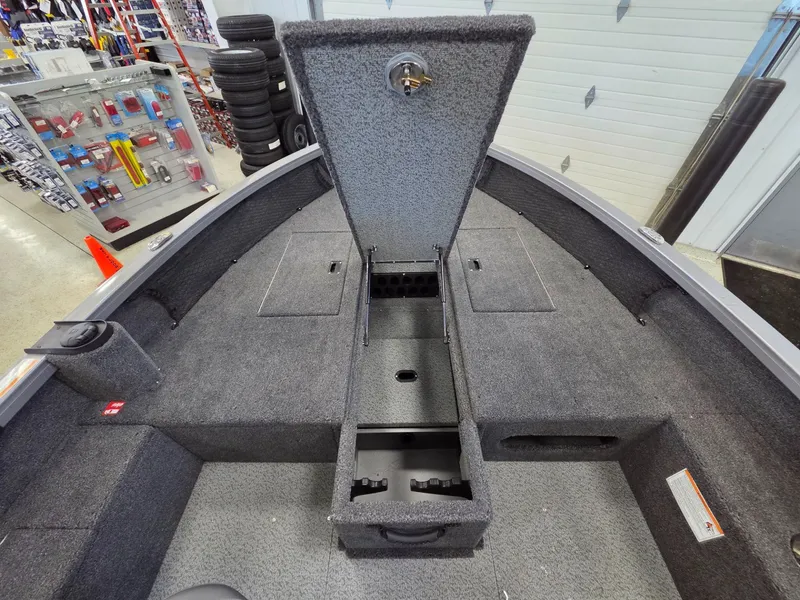 Slide: The Image of Crestliner 1650 Pro Tiller 2026 - 11