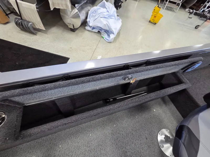 Slide: The Image of Crestliner 1650 Pro Tiller 2026 - 14