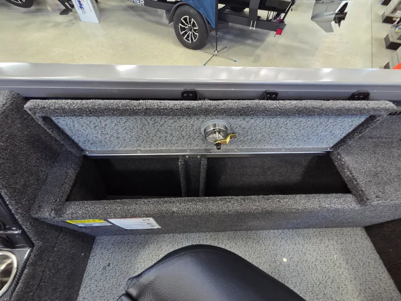 Slide: The Image of Crestliner 1650 Pro Tiller 2026 - 16