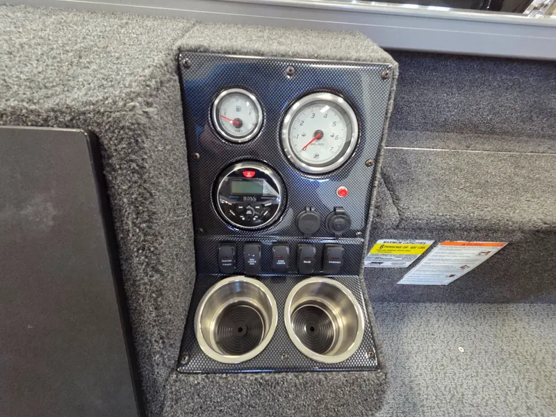 Slide: The Image of Crestliner 1650 Pro Tiller 2026 - 18