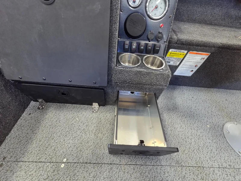 Slide: The Image of Crestliner 1650 Pro Tiller 2026 - 19