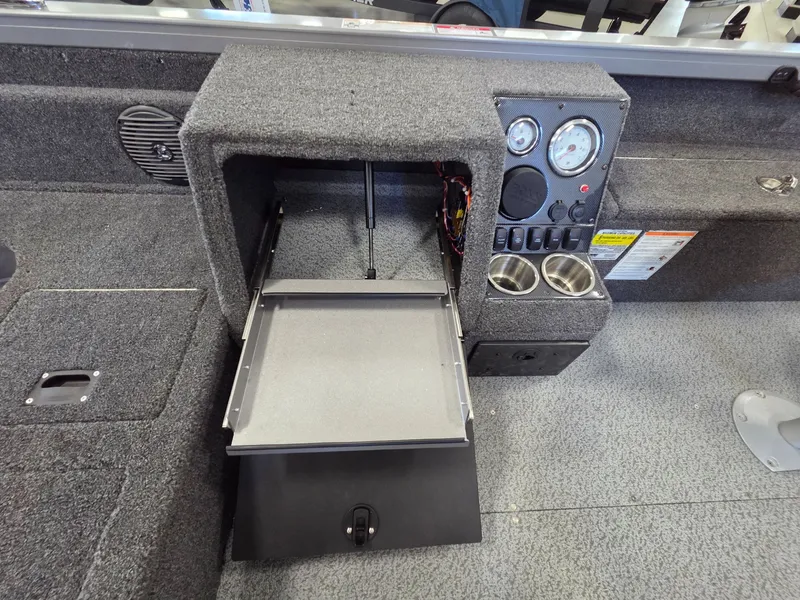 Slide: The Image of Crestliner 1650 Pro Tiller 2026 - 20