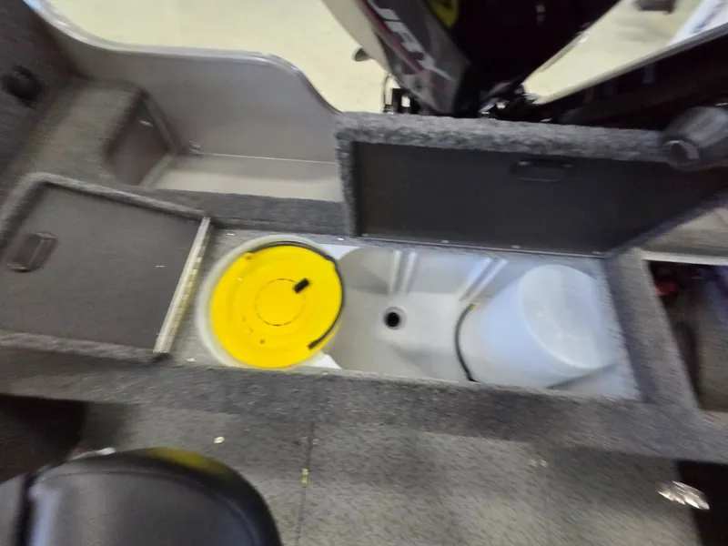 Slide: The Image of Crestliner 1650 Pro Tiller 2026 - 24