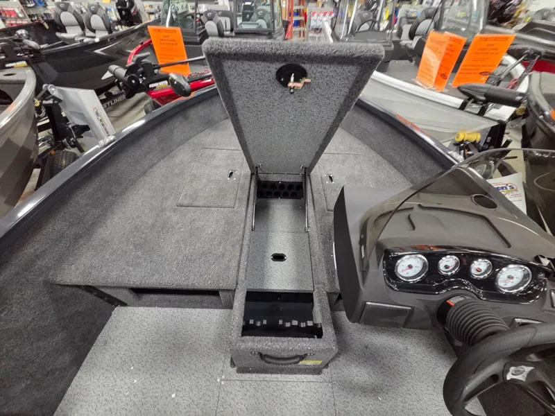 Slide: The Image of Crestliner 1650 Hawk 2026 - 10