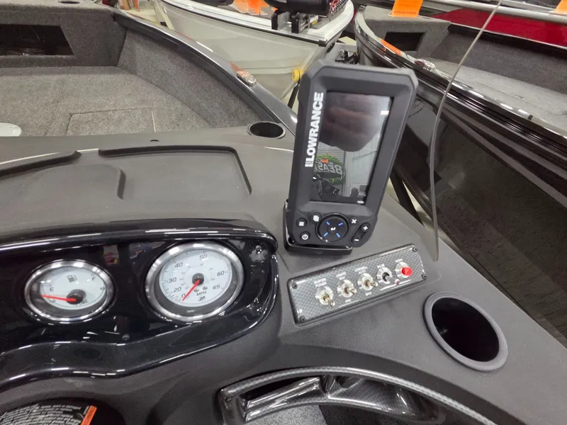 Slide: The Image of Crestliner 1650 Hawk 2026 - 13