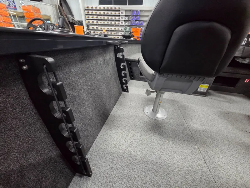 Slide: The Image of Crestliner 1650 Hawk 2026 - 15