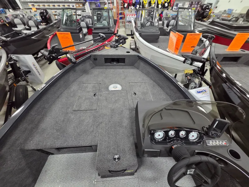 Slide: The Image of Crestliner 1650 Hawk 2026 - 9