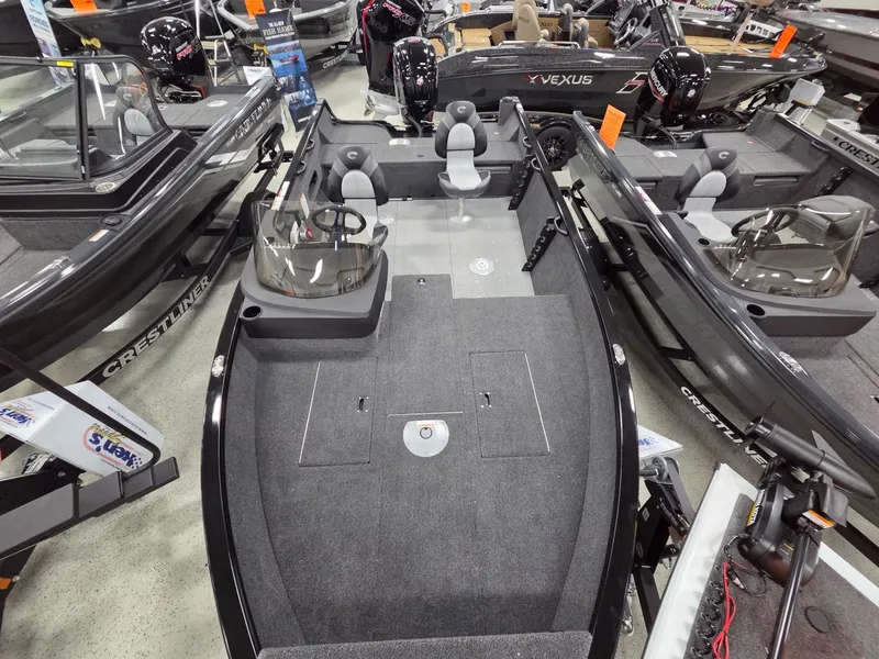 Slide: The Image of Crestliner 1750 Hawk 2026 - 10