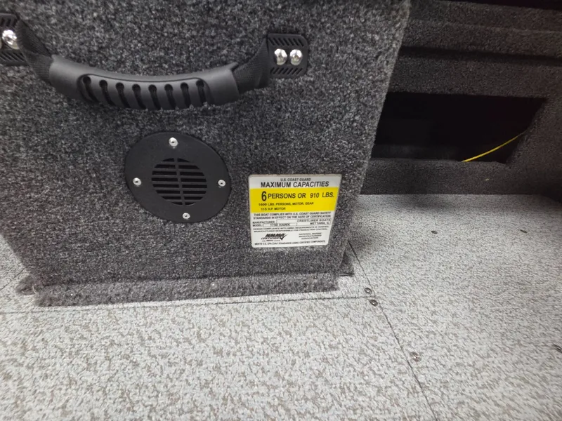 Slide: The Image of Crestliner 1750 Hawk 2026 - 18