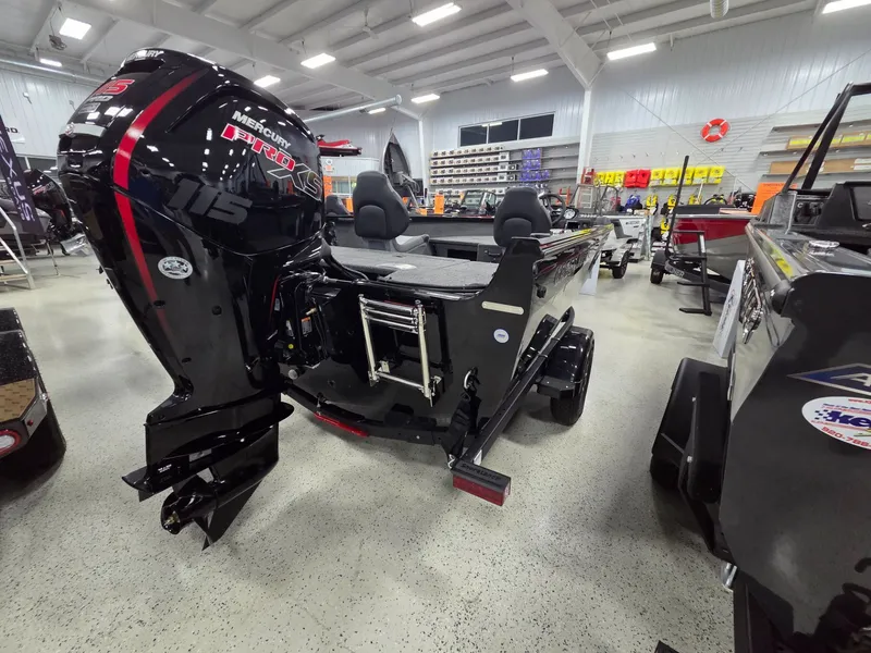 Slide: The Image of Crestliner 1750 Hawk 2026 - 3