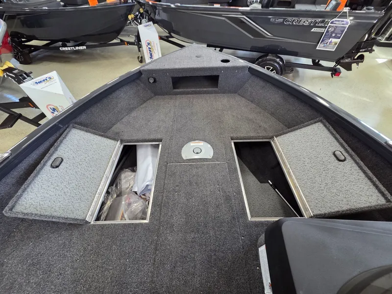 Slide: The Image of Crestliner 1750 Hawk 2026 - 10