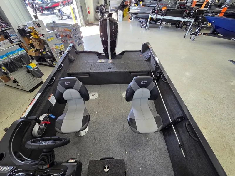 Slide: The Image of Crestliner 1750 Hawk 2026 - 12