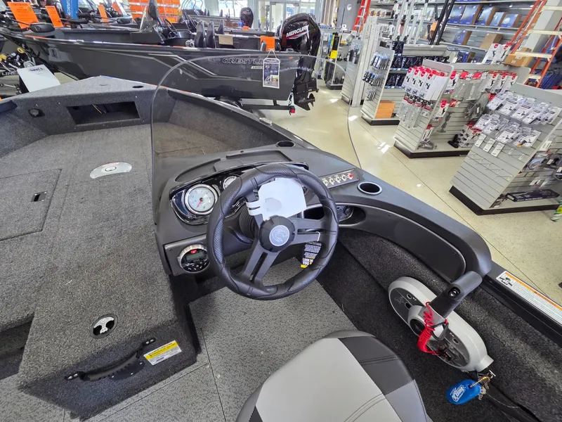 Slide: The Image of Crestliner 1750 Hawk 2026 - 13